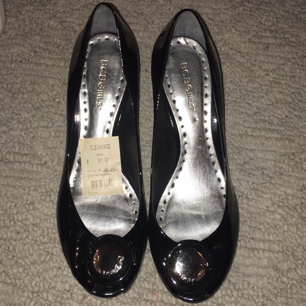 BCBG peek open toe shoe. Size 8 Black